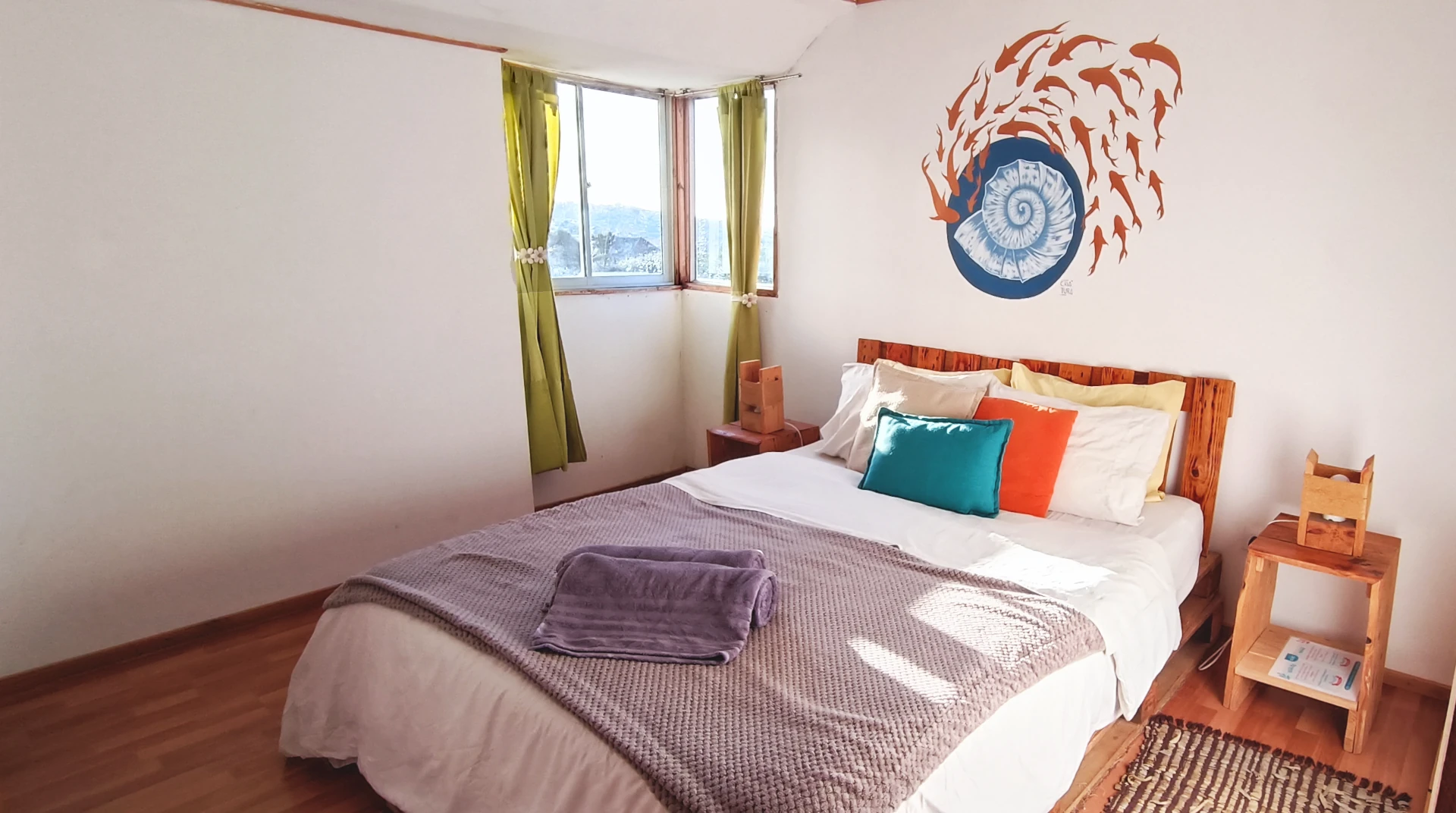 Habitación Espíritu Santo — Caracol y cardumen · Niela @criatura.spirit — Hostal Mi Paz Valparaíso